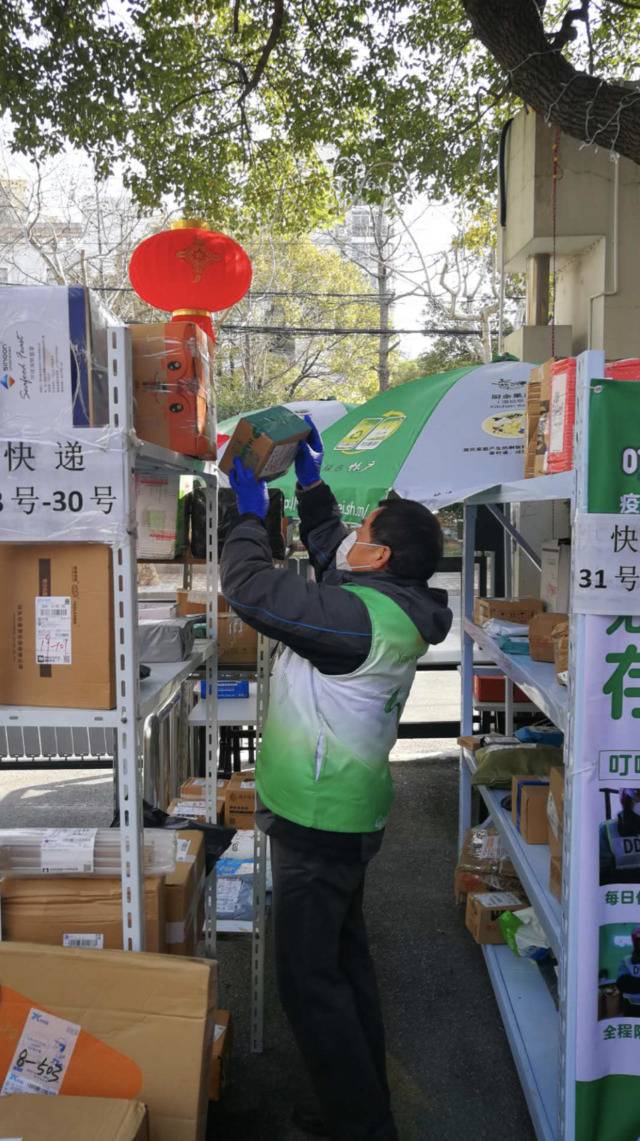 上海战疫手记 有人从韩国美国回来、工地出现37.8度发热人员，这该怎么办？