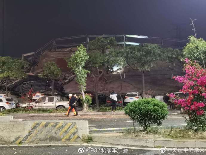 福建泉州鲤城区一宾馆倒塌 有人员被埋