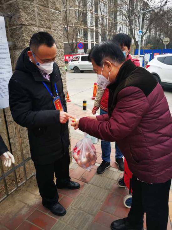 即日起进出天通苑各小区需出示“双证”