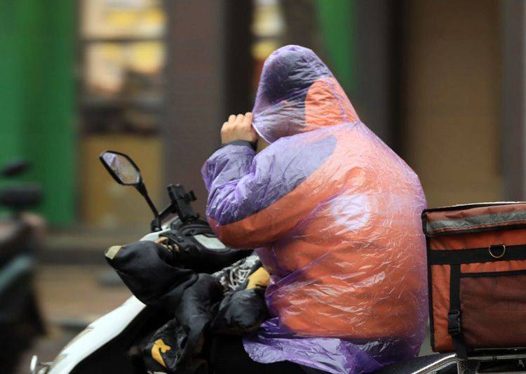 北京傍晚降小雨 明晚最低气温重回冰点之下 组图