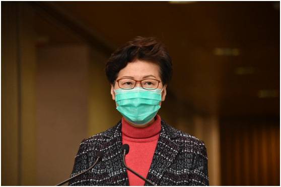 10日，林郑月娥出席出席行政会议前会见记者。(图片来源：香港《星岛日报》)