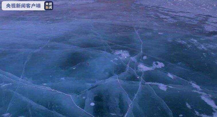 △松花江江面上的冰层