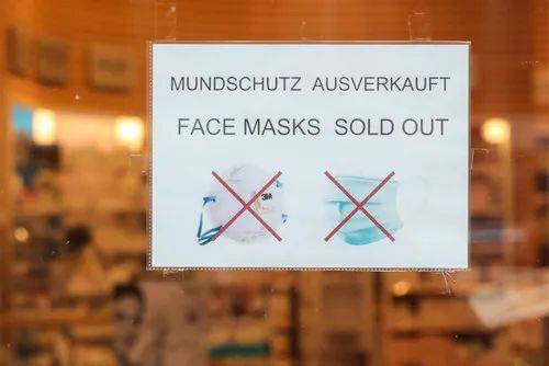 ▲这是当地时间3月9日在德国首都柏林一家药店外拍摄的口罩售罄的告示。（新华社记者单宇琦摄）