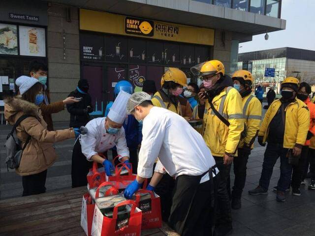 ​海淀餐饮企业为抗疫一线人员提供免费“爱心餐”