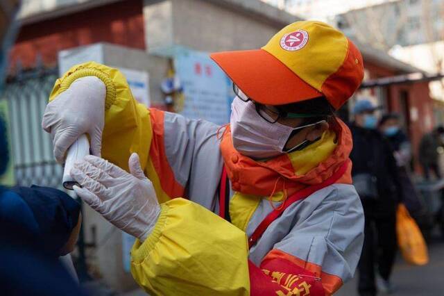基层战“疫”：北京7万余人次参与疫情防控文明引导工作