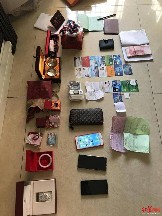 警方查获的涉案物品