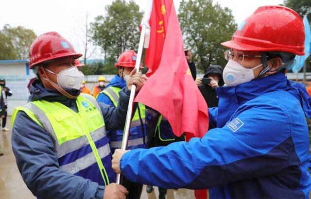 火神山雷神山医院建设奇迹背后的力量

——独家专访中建三局党委副书记、总经理陈卫国