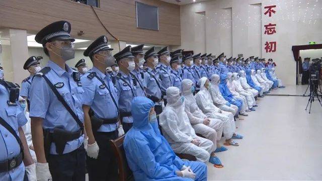 海南黑老大受审：终审死刑 至少77名公职人员涉案