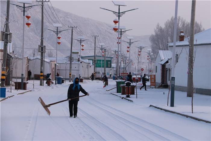 镜头  春雪润古驿