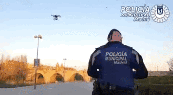 警方出动无人机。／马德里电视台视频截图