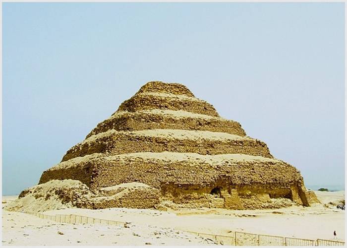 埃及最古老的左塞尔金字塔重开游客可行地下迷宫