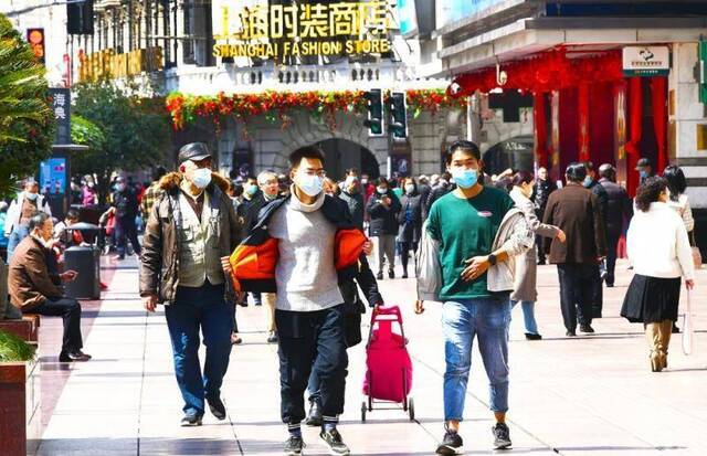 被疫情“冻结”的“上海购物”，正渐回申城大街小巷