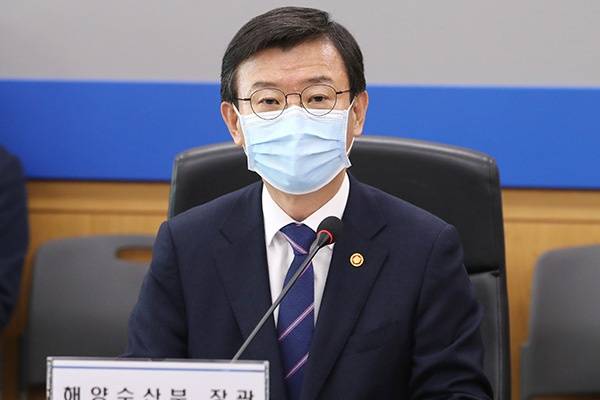 韩国海洋水产部长官文成赫（韩联社）