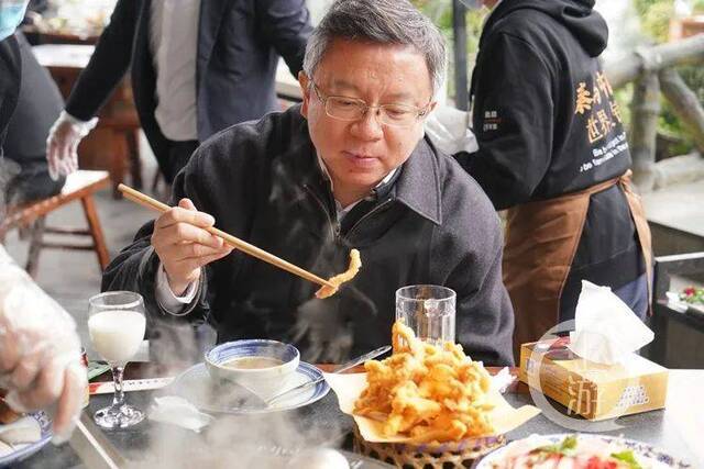 重庆副市长带头“下馆子”吃火锅