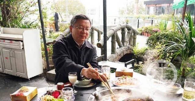 重庆副市长带头“下馆子”吃火锅
