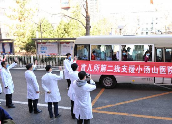 首儿所19名白衣战士支援北京小汤山医院