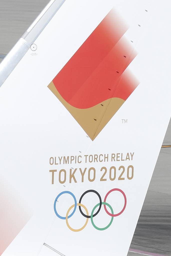 日本：东京2020火炬机亮相