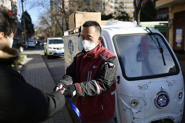 八角北里小区快递分单双日进入 智能柜实现无接触投递