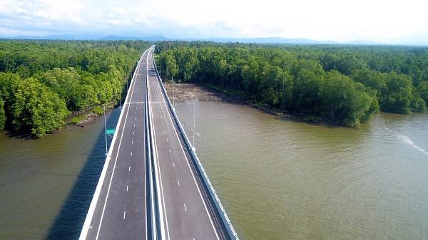 文莱淡布隆跨海大桥提前启用 中国建筑承建