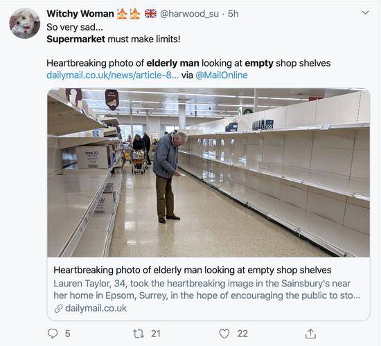一张老人在英国萨里某间超市里对着空货架核对购物清单的照片目前在英国社交网络被广泛转发。不少人呼吁希望可以遏制因新冠肺炎而起的抢购潮。