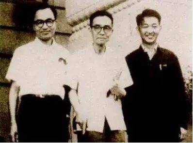 1965年，李道增（右一）与导师梁思成（中）、日本朋友清水正夫在一起