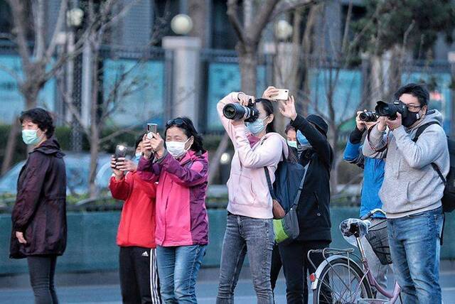 今日春分 天坛祈年殿现悬日奇观 直击落日全过程