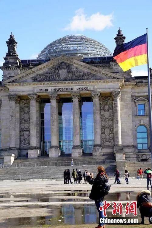 德国柏林地标国会大厦著名的玻璃穹顶于3月10日停止向游客开放。