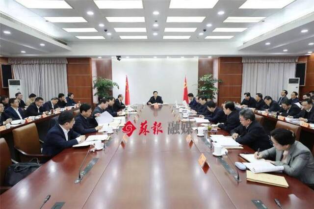 苏州市委常委会今天召开会议 全体人员摘下口罩参会