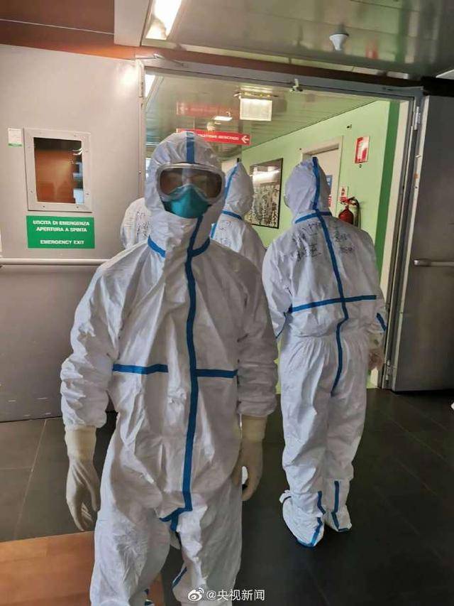 中国专家组进入意大利重灾区病房 一张照片引热议
