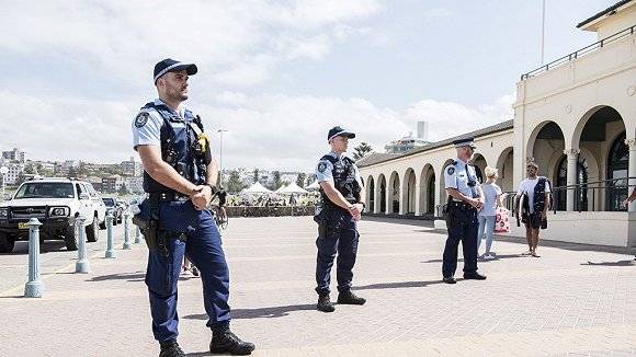  3月22日，新州警方出动邦迪海滩。来源：《悉尼先驱晨报》