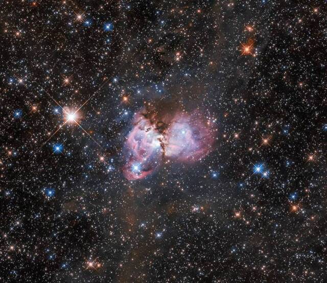 哈勃太空望远镜观测到新星云LHA 120-N 150帮助天文学家了解大质量恒星起源之谜