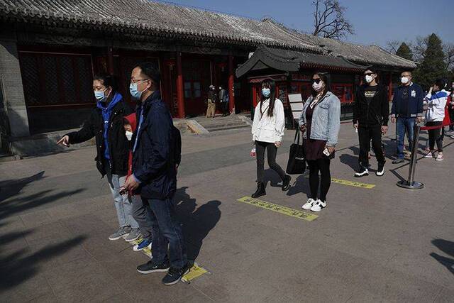 颐和园启动大客流红色预警暂缓入园 十分钟后再次开放