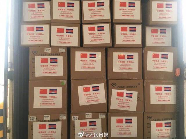 中国赴柬埔寨抗疫专家组抵达金边