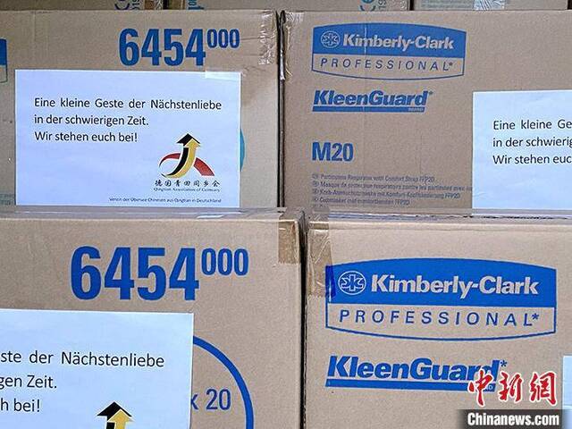 近日，旅德侨界向德国确诊病例集中地区捐赠抗疫物资。中国驻杜塞尔多夫总领馆供图