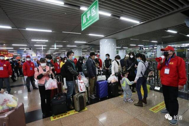 欢迎回家！首批800余名北京滞留湖北人员今日抵京