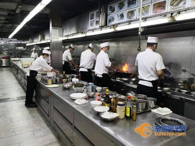 东莞：恢复堂食十天 餐厅堂食客流量上升