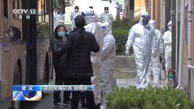 3月20日，武汉最后一批方舱病人出院，前往隔离点视频截图：央视