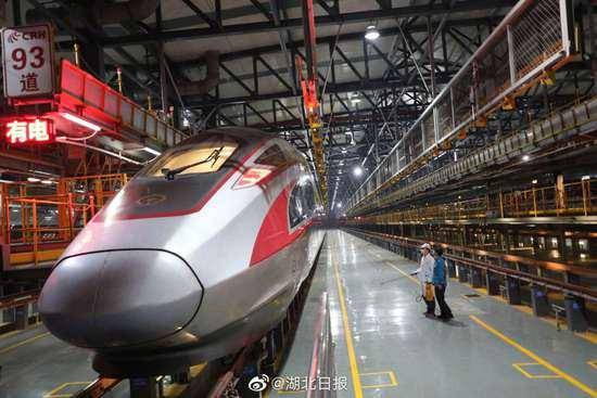 武汉进城铁路大通道即将开启 数十列动车组整装待发