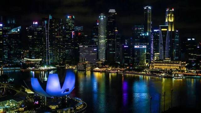 新加坡夜景图片来源：摄图网