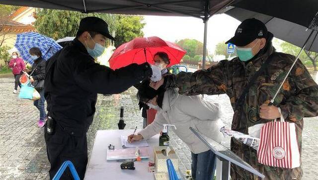 预约祭扫第一天，上海这些墓园来了多少人？