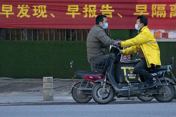 无症状感染者难题怎么解？一财八问权威专家