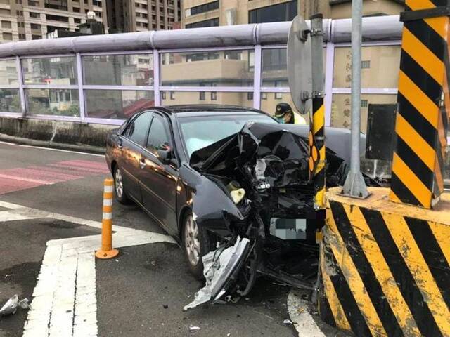 台媒：台防务部门前“副部长”发生车祸 不治身亡