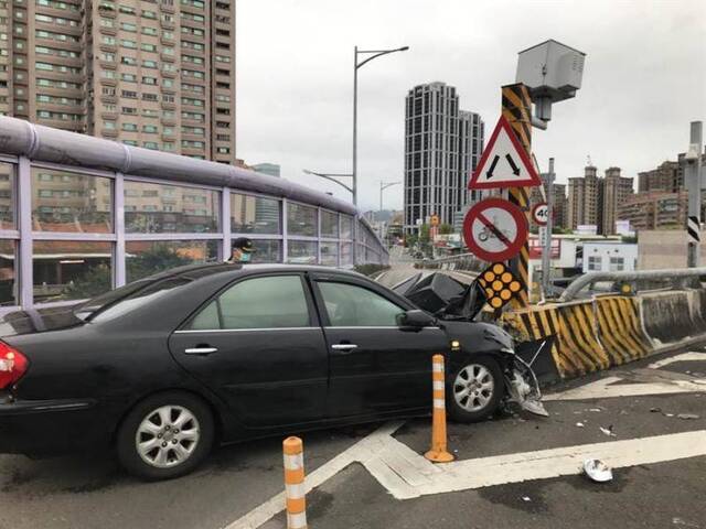 台媒：台防务部门前“副部长”发生车祸 不治身亡