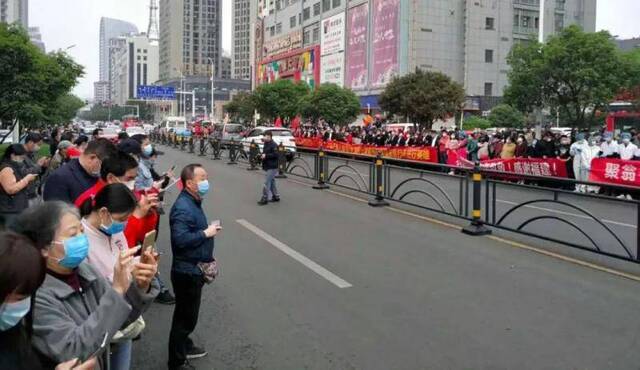 王星回广州那天，正好是福建援助医疗队撤离的日子。受访者供图
