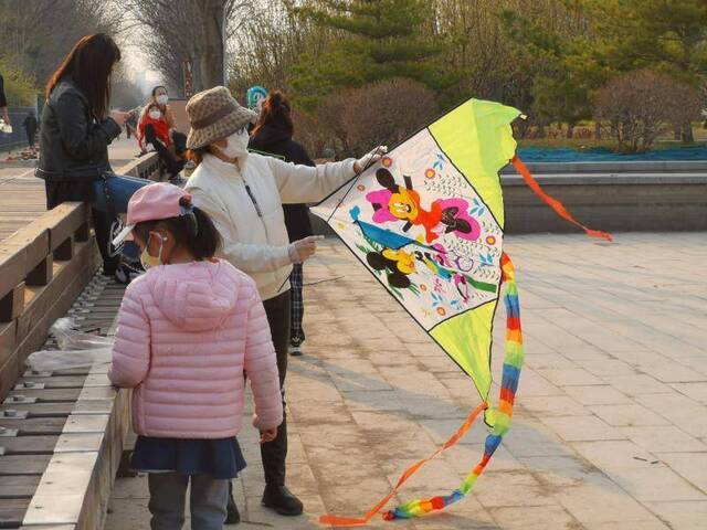 春暖花开的季节 奥林匹克公园天空中“筝”奇斗艳