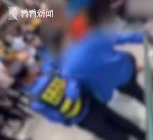 城管拖行外卖员 路人劝解也遭殴打?警方通报来了