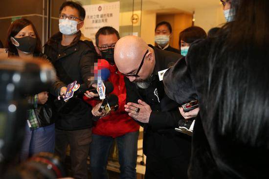 刘真老公辛龙向媒体致谢。