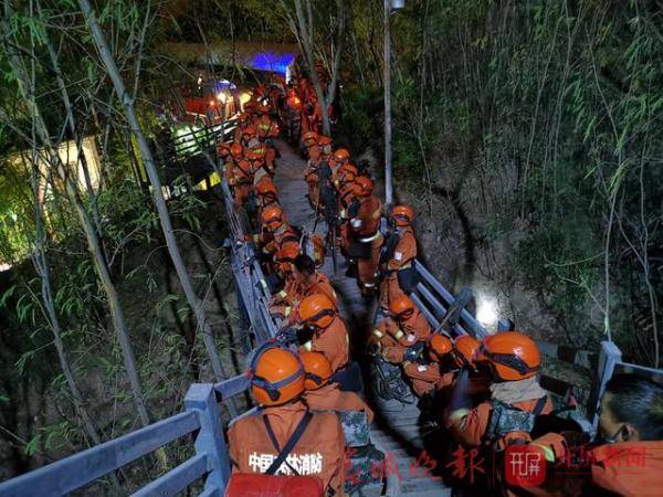 云南南涧县山火明火已全部扑灭，1800余人参与扑救