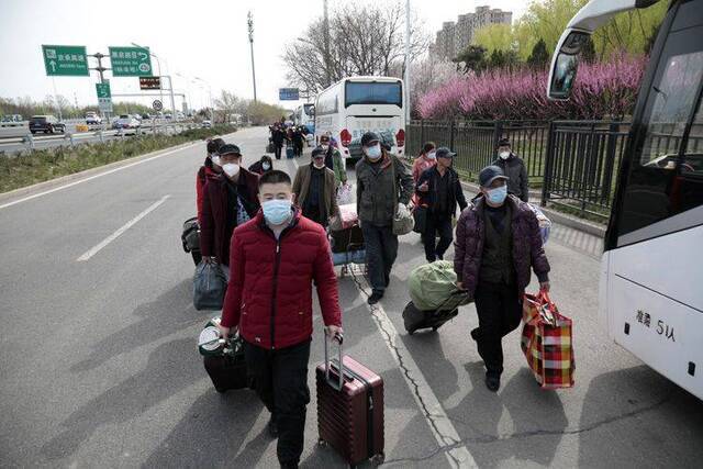 450余名张北籍司炉工搭乘“专车”回乡复农 组图