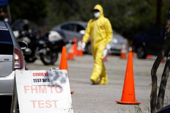↑洛杉矶一处为急救人员准备的新冠病毒快速测试点。图据美联社